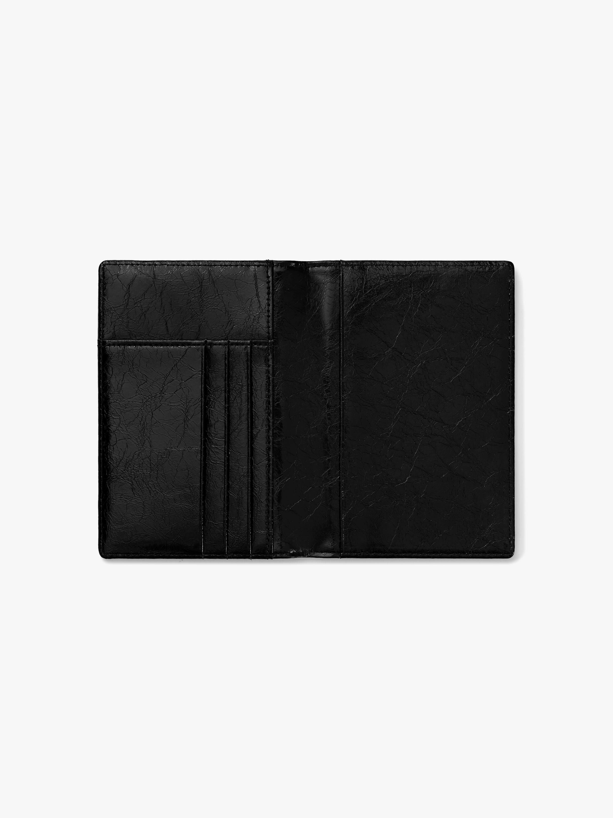 HEARTY PASSPORT CASE (BLACK)