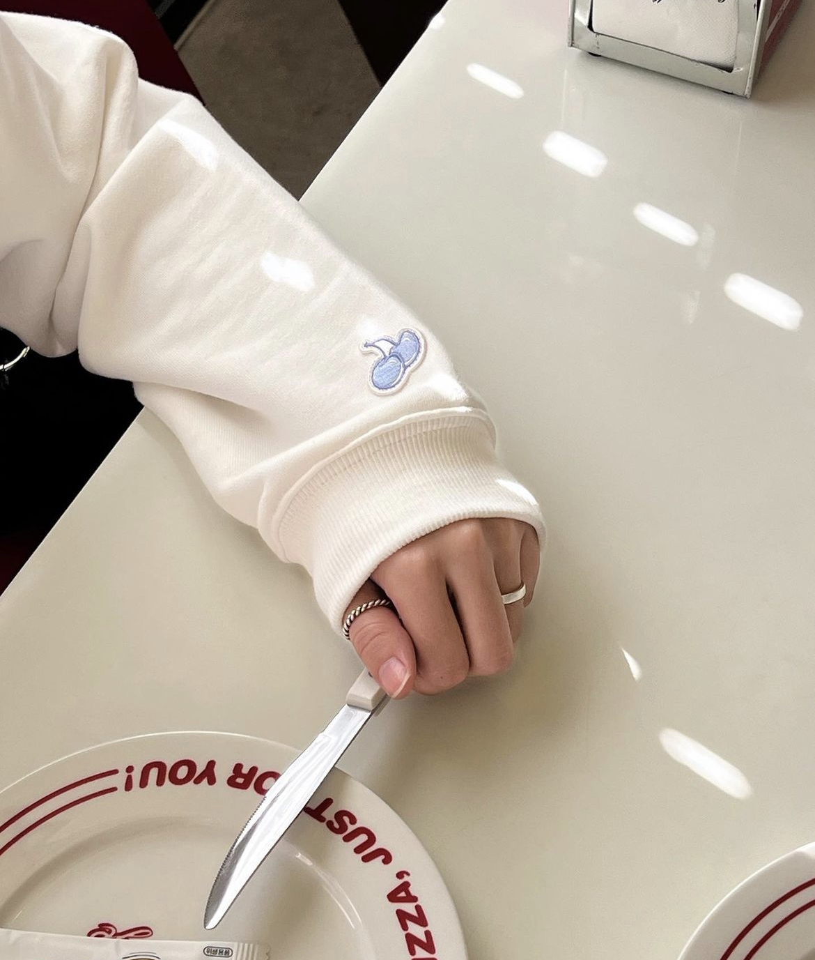 KIRSH - CHERRY ARCH CROP HALF ZIP UP [WHITE]