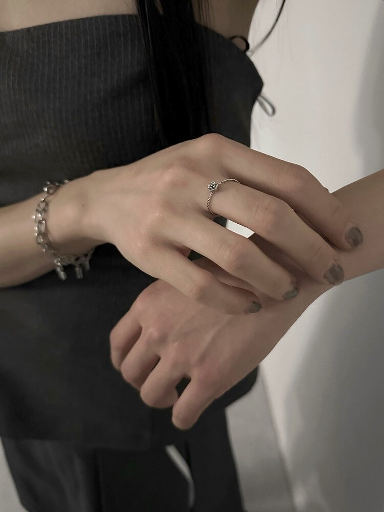 OFUSE - mini rose ring