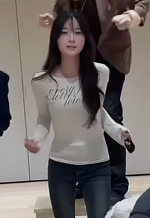 (karina同款) Letere - LETTERING OFF-SHOULDER TIE LONG SLEEVE (IVORY)
