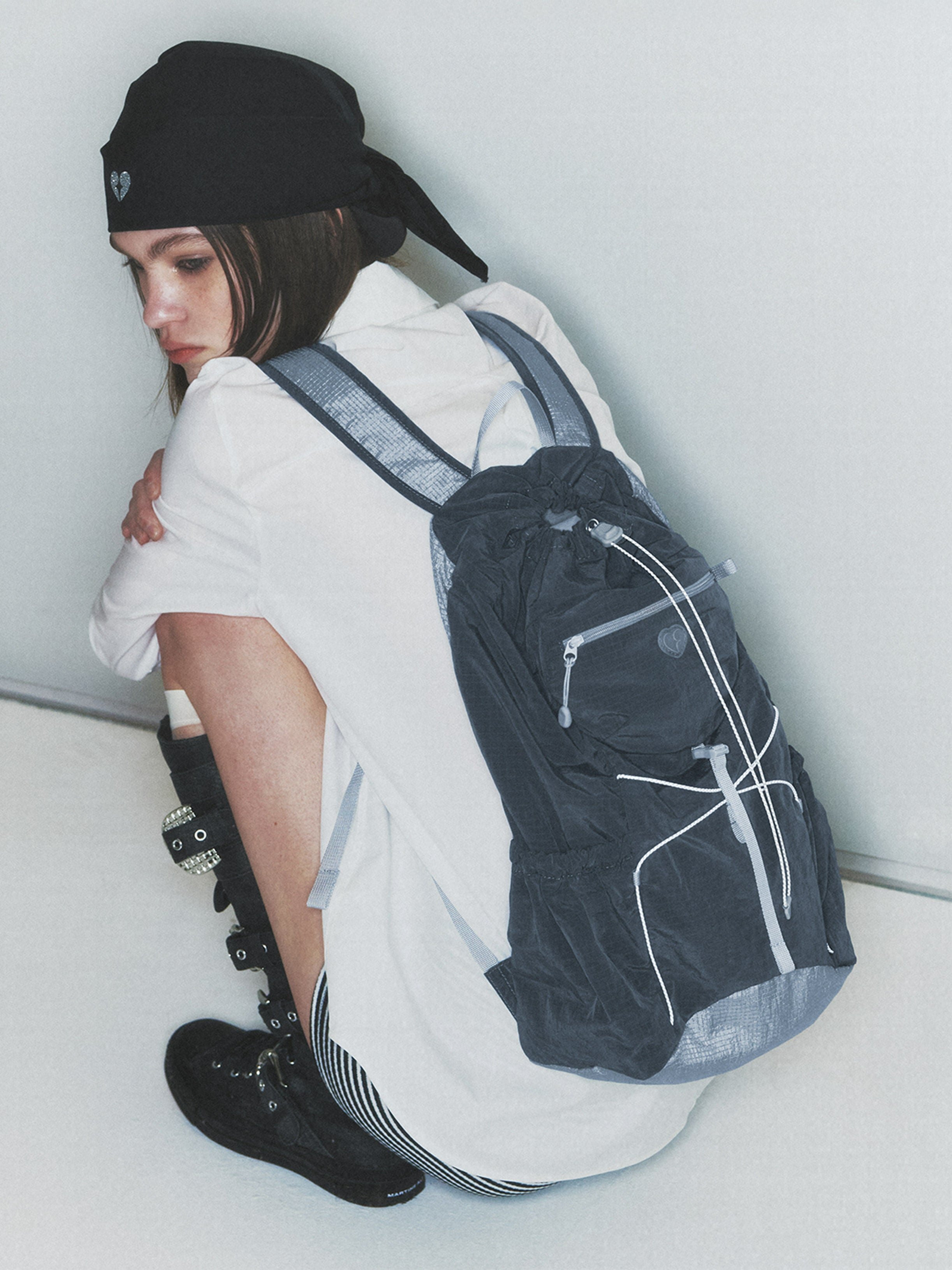AIRY POCKET BACKPACK (CHARCOAL)