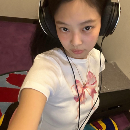 [JENNIE同款] ronron -DOUBLE RIBBON SLIM CROP T SHIRT WHITE PINK