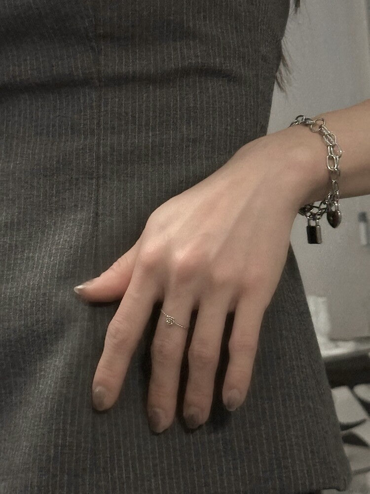 OFUSE - mini rose ring