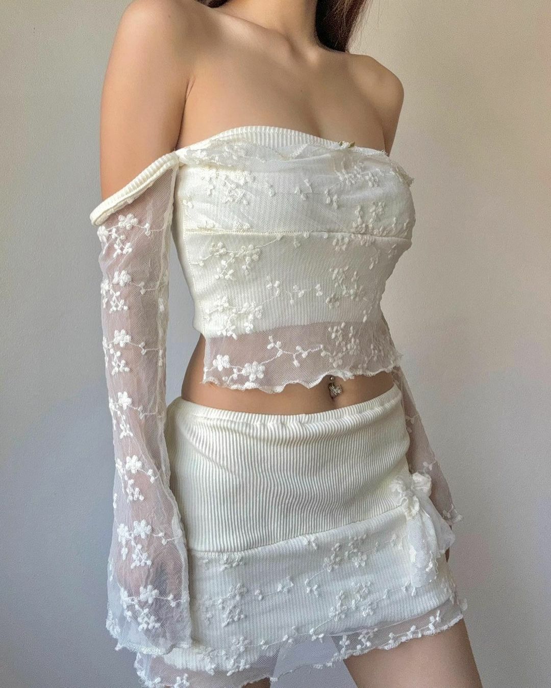 TH FLOWER LACE TOP (WHITE)
