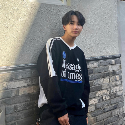 AMES V NECK UNIFORM SWEATSHIRT BLACK