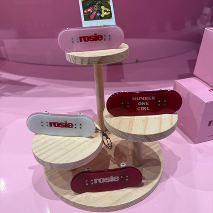(現貨) rosie mini finger skateboard keyring