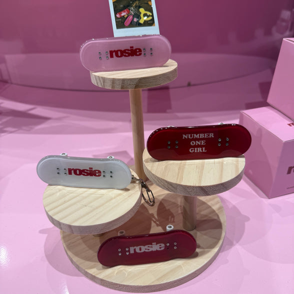 (現貨) rosie mini finger skateboard keyring