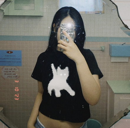 AEAE - FLASHED CATS EYE CROP T-SHIRTS [BLACK]