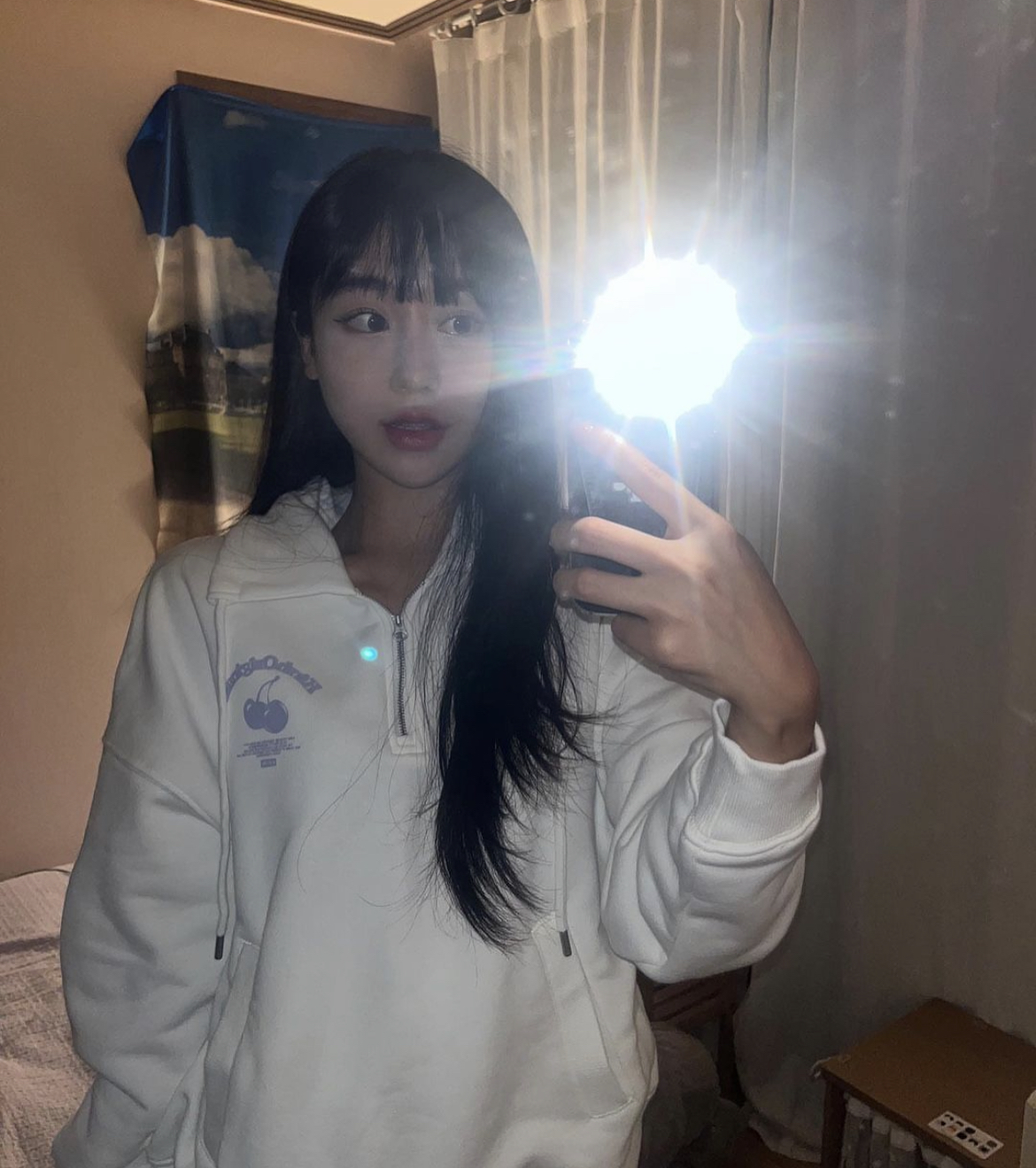 KIRSH - CHERRY ARCH CROP HALF ZIP UP [WHITE]