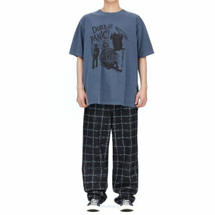 MAHAGRID - DON’T PANIC PIGMENT TEE NAVY