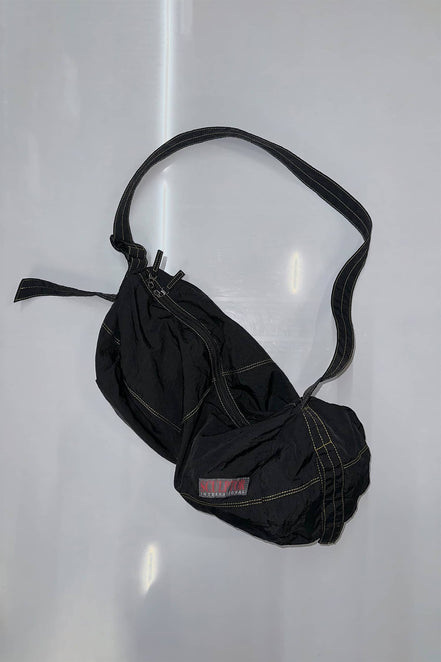 SCULPTOR - Contrast Stitch Nylon Duffle Bag (Black)