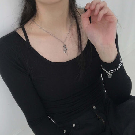 OFUSE - rose necklace