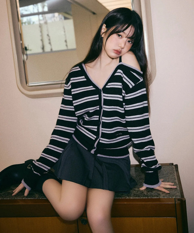 ONE OFF SHOULDER STRIPE WOOL BLENDED CARDIGAN (BLACK)
