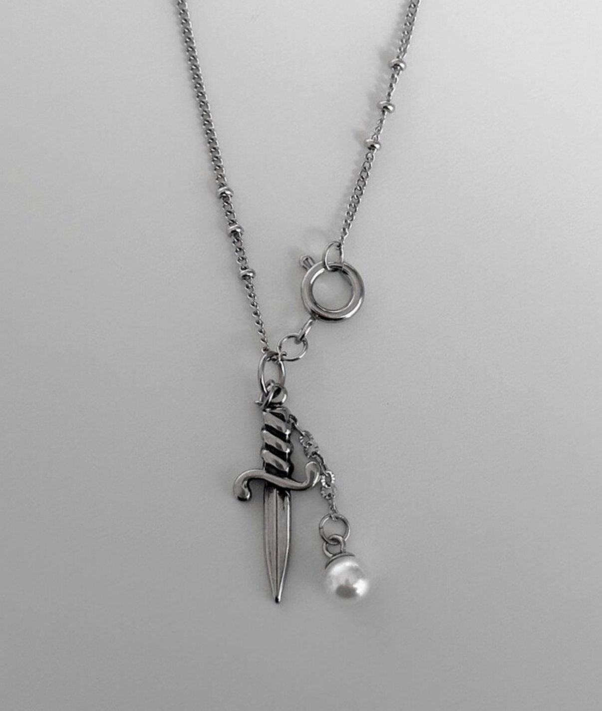 OFUSE - pearl drop necklace (knife)