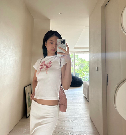 [JENNIE同款] ronron -DOUBLE RIBBON SLIM CROP T SHIRT WHITE PINK