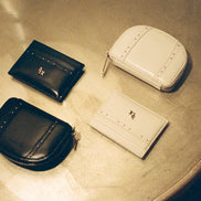 THREE TIMES - Classic stud card holder (Ivory)