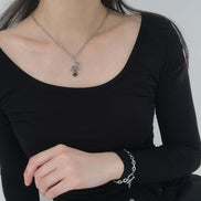 OFUSE - rose necklace