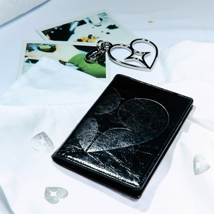 HEARTY PASSPORT CASE (BLACK)