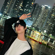 [JENNIE同款] [RIIZE WOOBIN同款] LMC - GOTHIC SATIN 6PANEL CAP (navy)
