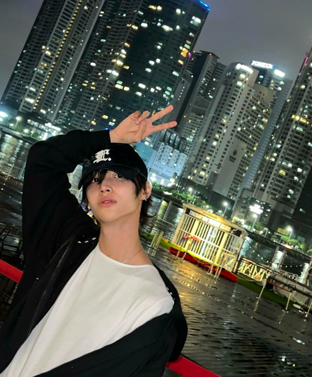 [JENNIE同款] [RIIZE WOOBIN同款] LMC - GOTHIC SATIN 6PANEL CAP (navy)