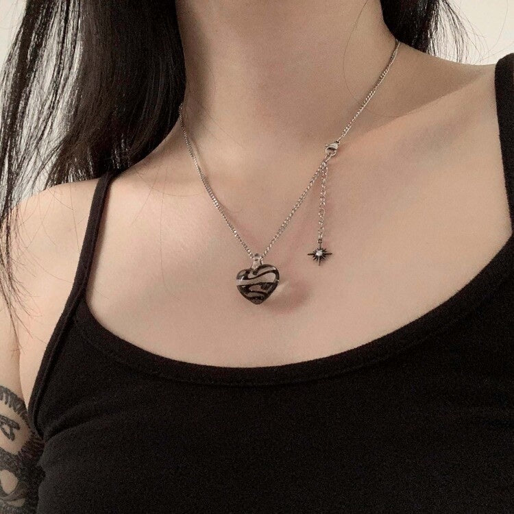 OFUSE - dark heart necklace